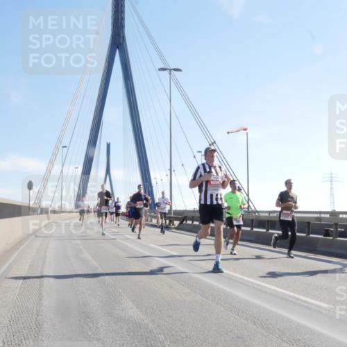 03.10.2025 - Köhlbrandbrückenlauf Matties Gatica Varas http://msf.ph/oto/9021340 03.10.2025 12:24:41 Position 1  meine-sportfotos.de