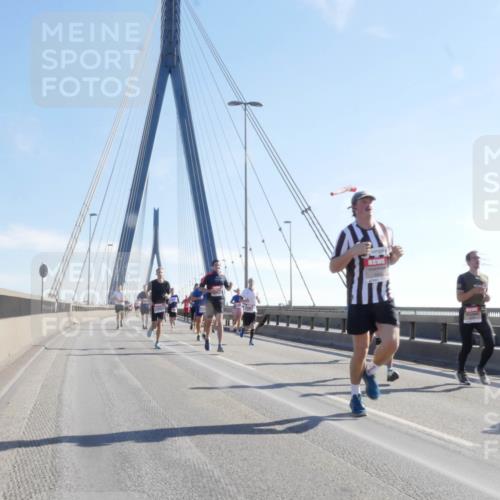 03.10.2025 - Köhlbrandbrückenlauf Matties Gatica Varas http://msf.ph/oto/9021342 03.10.2025 12:24:42 Position 1  meine-sportfotos.de