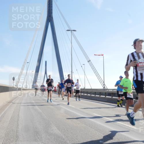 03.10.2025 - Köhlbrandbrückenlauf Matties Gatica Varas http://msf.ph/oto/9021344 03.10.2025 12:24:42 Position 1 6490 meine-sportfotos.de