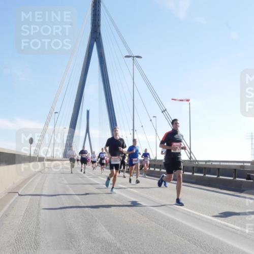 03.10.2025 - Köhlbrandbrückenlauf Matties Gatica Varas http://msf.ph/oto/9021348 03.10.2025 12:24:43 Position 1  meine-sportfotos.de