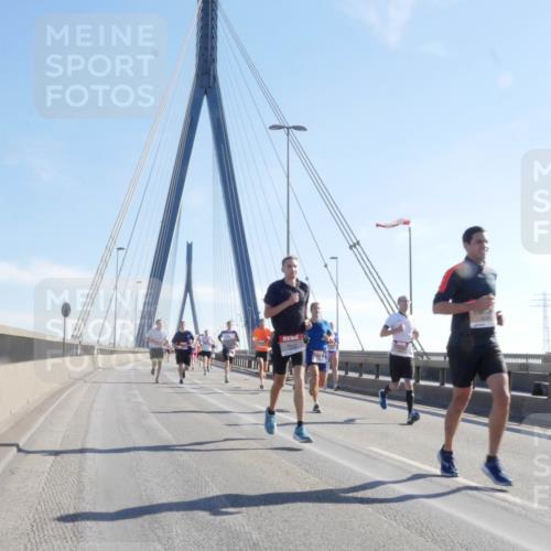 03.10.2025 - Köhlbrandbrückenlauf Matties Gatica Varas http://msf.ph/oto/9021350 03.10.2025 12:24:44 Position 1  meine-sportfotos.de