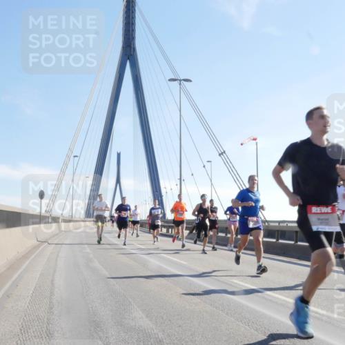 03.10.2025 - Köhlbrandbrückenlauf Matties Gatica Varas http://msf.ph/oto/9021354 03.10.2025 12:24:45 Position 1  meine-sportfotos.de