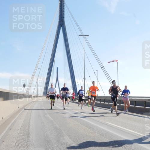 03.10.2025 - Köhlbrandbrückenlauf Matties Gatica Varas http://msf.ph/oto/9021358 03.10.2025 12:24:46 Position 1  meine-sportfotos.de