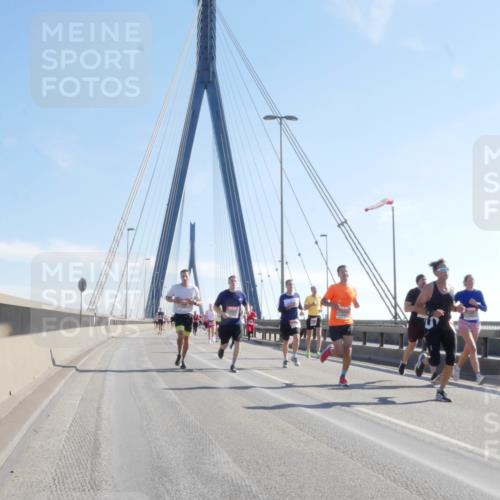 03.10.2025 - Köhlbrandbrückenlauf Matties Gatica Varas http://msf.ph/oto/9021361 03.10.2025 12:24:46 Position 1  meine-sportfotos.de