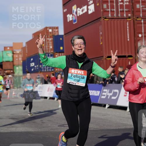 03.10.2025 - Köhlbrandbrückenlauf Michael Burmester http://msf.ph/oto/9021364 03.10.2025 10:22:39 Ziel 1452, 2028, 2049, 2099, 2308, 3322, 3582, 3583, 3619 meine-sportfotos.de