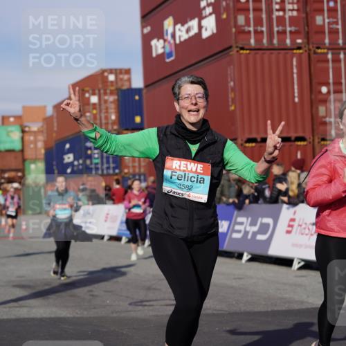 03.10.2025 - Köhlbrandbrückenlauf Michael Burmester http://msf.ph/oto/9021368 03.10.2025 10:22:39 Ziel 1452, 2028, 2049, 2099, 2308, 3322, 3582, 3583, 3619 meine-sportfotos.de