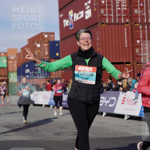 03.10.2025 - Köhlbrandbrückenlauf Michael Burmester http://msf.ph/oto/9021372 03.10.2025 10:22:39 Ziel 1452, 2028, 2049, 2099, 2308, 3322, 3582, 3583, 3619 meine-sportfotos.de