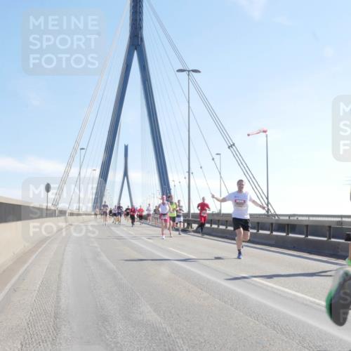 03.10.2025 - Köhlbrandbrückenlauf Matties Gatica Varas http://msf.ph/oto/9021374 03.10.2025 12:24:49 Position 1  meine-sportfotos.de