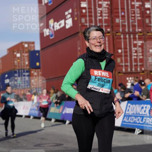03.10.2025 - Köhlbrandbrückenlauf Michael Burmester http://msf.ph/oto/9021376 03.10.2025 10:22:39 Ziel 1452, 2028, 2049, 2099, 2308, 3322, 3582, 3583, 3619 meine-sportfotos.de