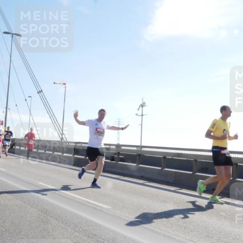 03.10.2025 - Köhlbrandbrückenlauf Matties Gatica Varas http://msf.ph/oto/9021378 03.10.2025 12:24:50 Position 1  meine-sportfotos.de