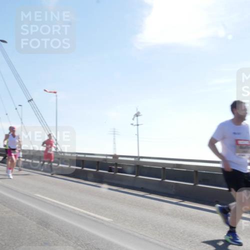 03.10.2025 - Köhlbrandbrückenlauf Matties Gatica Varas http://msf.ph/oto/9021382 03.10.2025 12:24:51 Position 1  meine-sportfotos.de