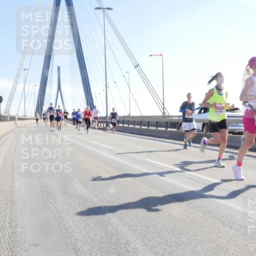 03.10.2025 - Köhlbrandbrückenlauf Matties Gatica Varas http://msf.ph/oto/9021389 03.10.2025 12:24:53 Position 1  meine-sportfotos.de