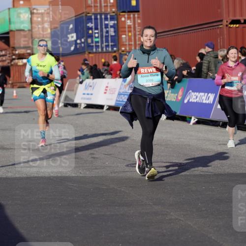 03.10.2025 - Köhlbrandbrückenlauf Michael Burmester http://msf.ph/oto/9021390 03.10.2025 10:22:41 Ziel 1452, 1934, 2028, 2099, 2308, 2682, 3322, 3574, 3582, 3583, 3619 meine-sportfotos.de