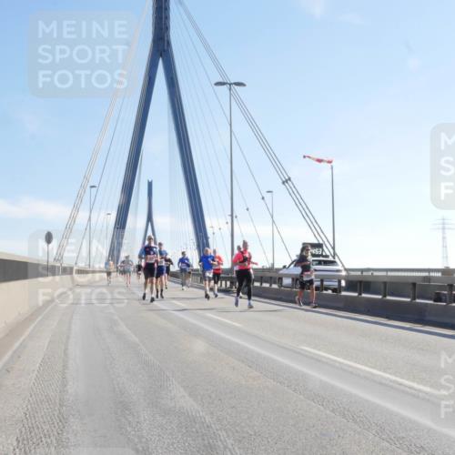 03.10.2025 - Köhlbrandbrückenlauf Matties Gatica Varas http://msf.ph/oto/9021396 03.10.2025 12:24:55 Position 1  meine-sportfotos.de