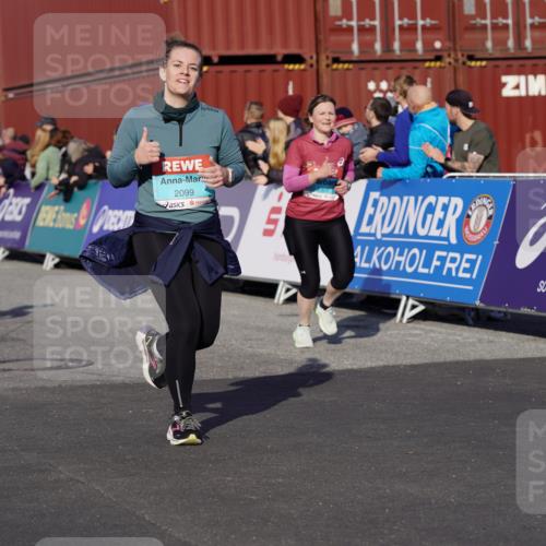 03.10.2025 - Köhlbrandbrückenlauf Michael Burmester http://msf.ph/oto/9021398 03.10.2025 10:22:42 Ziel 1452, 1934, 2028, 2099, 2682, 3322, 3574, 3619 meine-sportfotos.de