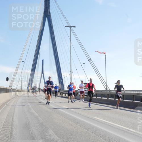 03.10.2025 - Köhlbrandbrückenlauf Matties Gatica Varas http://msf.ph/oto/9021400 03.10.2025 12:24:56 Position 1  meine-sportfotos.de