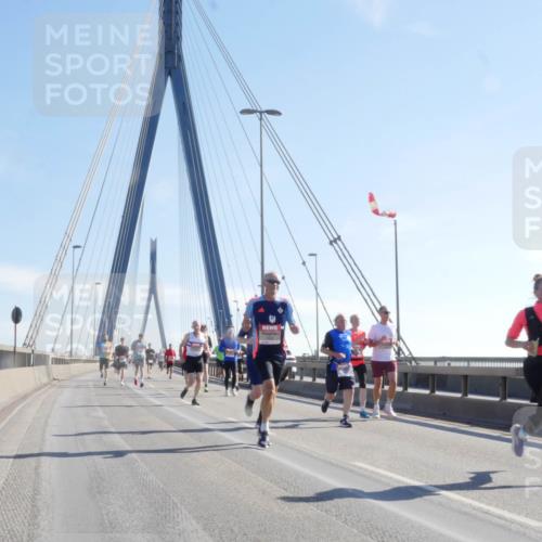 03.10.2025 - Köhlbrandbrückenlauf Matties Gatica Varas http://msf.ph/oto/9021407 03.10.2025 12:24:57 Position 1  meine-sportfotos.de