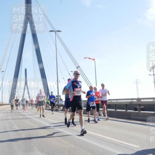 03.10.2025 - Köhlbrandbrückenlauf Matties Gatica Varas http://msf.ph/oto/9021409 03.10.2025 12:24:58 Position 1  meine-sportfotos.de