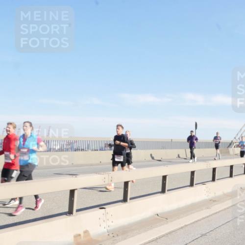 03.10.2025 - Köhlbrandbrückenlauf Matties Gatica Varas http://msf.ph/oto/9021411 03.10.2025 12:25:07 Position 1  meine-sportfotos.de