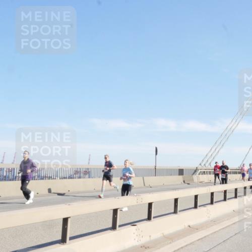 03.10.2025 - Köhlbrandbrückenlauf Matties Gatica Varas http://msf.ph/oto/9021419 03.10.2025 12:25:09 Position 1  meine-sportfotos.de