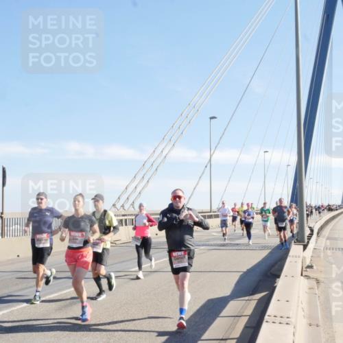 03.10.2025 - Köhlbrandbrückenlauf Matties Gatica Varas http://msf.ph/oto/9021447 03.10.2025 12:25:21 Position 1 158, 2222 meine-sportfotos.de