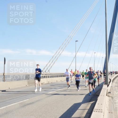 03.10.2025 - Köhlbrandbrückenlauf Matties Gatica Varas http://msf.ph/oto/9021455 03.10.2025 12:25:23 Position 1  meine-sportfotos.de