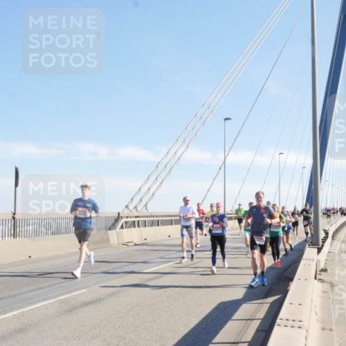 03.10.2025 - Köhlbrandbrückenlauf Matties Gatica Varas http://msf.ph/oto/9021457 03.10.2025 12:25:24 Position 1  meine-sportfotos.de