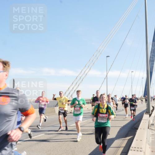 03.10.2025 - Köhlbrandbrückenlauf Matties Gatica Varas http://msf.ph/oto/9021468 03.10.2025 12:25:26 Position 1 4747 meine-sportfotos.de