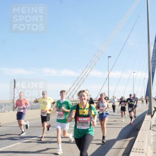 03.10.2025 - Köhlbrandbrückenlauf Matties Gatica Varas http://msf.ph/oto/9021469 03.10.2025 12:25:27 Position 1 4747 meine-sportfotos.de