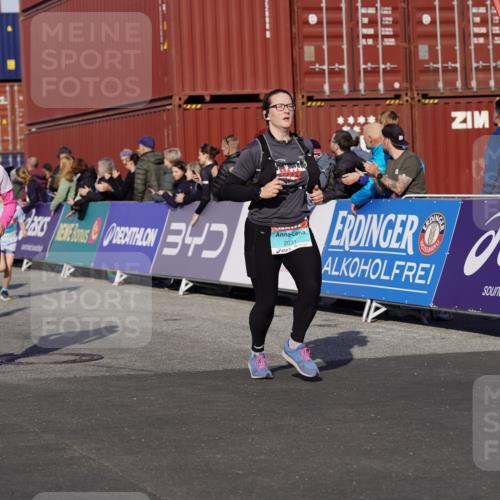 03.10.2025 - Köhlbrandbrückenlauf Michael Burmester http://msf.ph/oto/9021478 03.10.2025 10:22:50 Ziel 1320, 1484, 1751, 1934, 2031, 2087, 2682, 2690, 2861, 2862, 3109, 3222, 3322, 3480, 3574 meine-sportfotos.de