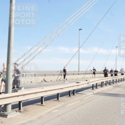 03.10.2025 - Köhlbrandbrückenlauf Matties Gatica Varas http://msf.ph/oto/9021483 03.10.2025 12:25:35 Position 1 111 meine-sportfotos.de