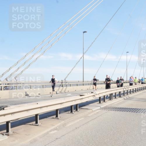 03.10.2025 - Köhlbrandbrückenlauf Matties Gatica Varas http://msf.ph/oto/9021484 03.10.2025 12:25:36 Position 1  meine-sportfotos.de