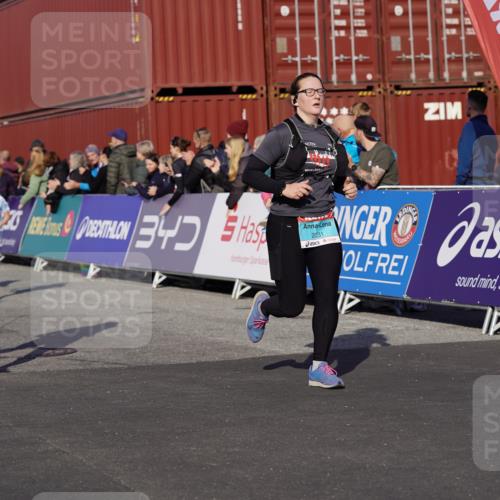 03.10.2025 - Köhlbrandbrückenlauf Michael Burmester http://msf.ph/oto/9021486 03.10.2025 10:22:50 Ziel 1320, 1484, 1751, 1934, 2031, 2087, 2682, 2690, 2861, 2862, 3109, 3222, 3322, 3480, 3574 meine-sportfotos.de
