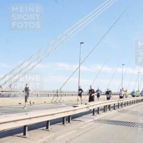 03.10.2025 - Köhlbrandbrückenlauf Matties Gatica Varas http://msf.ph/oto/9021487 03.10.2025 12:25:37 Position 1 111 meine-sportfotos.de