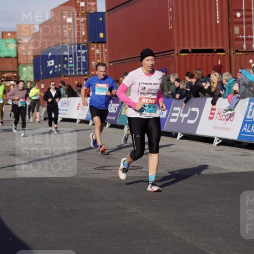 03.10.2025 - Köhlbrandbrückenlauf Michael Burmester http://msf.ph/oto/9021489 03.10.2025 10:22:51 Ziel 1320, 1484, 1751, 1934, 2031, 2087, 2682, 2690, 2861, 2862, 2907, 3109, 3222, 3322, 3480, 3574 meine-sportfotos.de