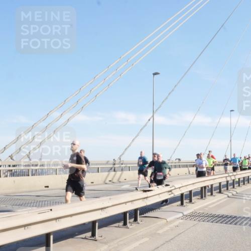 03.10.2025 - Köhlbrandbrückenlauf Matties Gatica Varas http://msf.ph/oto/9021494 03.10.2025 12:25:39 Position 1  meine-sportfotos.de