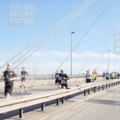 03.10.2025 - Köhlbrandbrückenlauf Matties Gatica Varas http://msf.ph/oto/9021496 03.10.2025 12:25:39 Position 1  meine-sportfotos.de