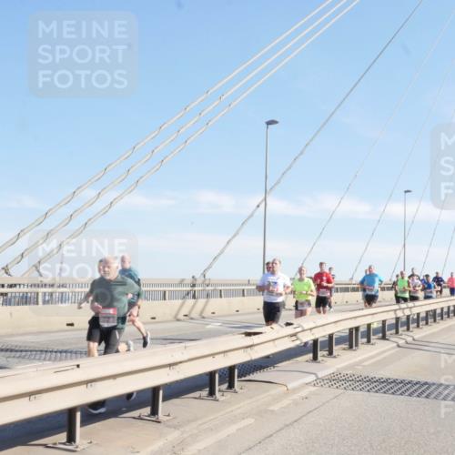 03.10.2025 - Köhlbrandbrückenlauf Matties Gatica Varas http://msf.ph/oto/9021501 03.10.2025 12:25:40 Position 1  meine-sportfotos.de