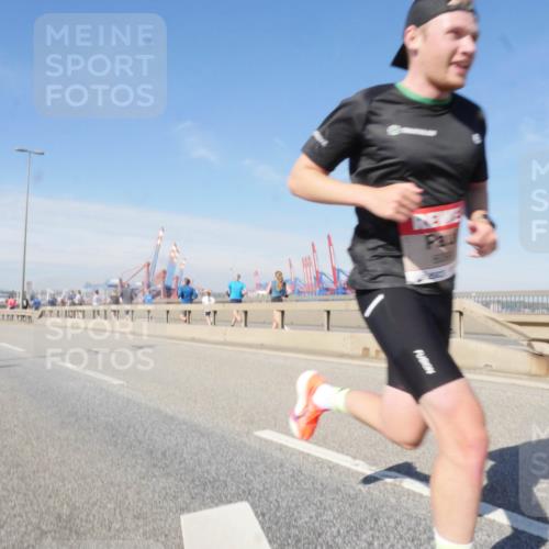 03.10.2025 - Köhlbrandbrückenlauf Matties Gatica Varas http://msf.ph/oto/9021514 03.10.2025 12:26:02 Position 1  meine-sportfotos.de