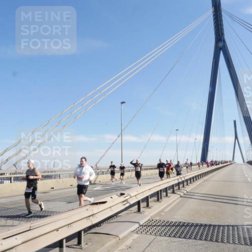 03.10.2025 - Köhlbrandbrückenlauf Matties Gatica Varas http://msf.ph/oto/9021522 03.10.2025 12:26:13 Position 1  meine-sportfotos.de