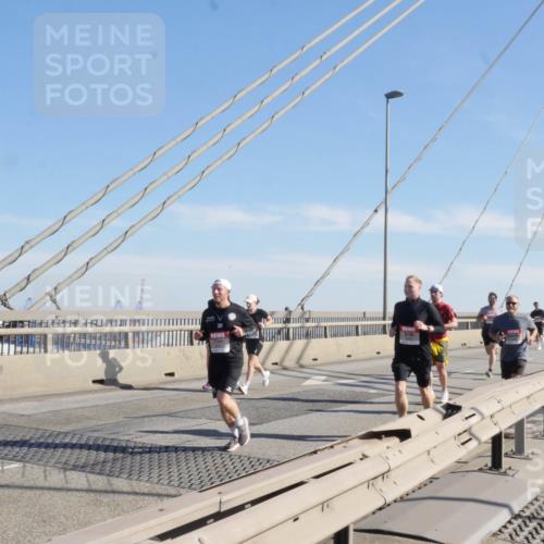 03.10.2025 - Köhlbrandbrückenlauf Matties Gatica Varas http://msf.ph/oto/9021530 03.10.2025 12:26:15 Position 1  meine-sportfotos.de