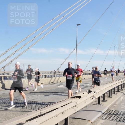 03.10.2025 - Köhlbrandbrückenlauf Matties Gatica Varas http://msf.ph/oto/9021532 03.10.2025 12:26:15 Position 1  meine-sportfotos.de