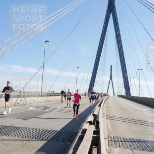 03.10.2025 - Köhlbrandbrückenlauf Matties Gatica Varas http://msf.ph/oto/9021540 03.10.2025 12:26:21 Position 1  meine-sportfotos.de