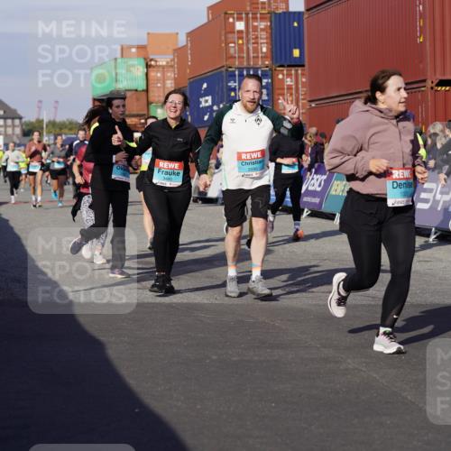 03.10.2025 - Köhlbrandbrückenlauf Michael Burmester http://msf.ph/oto/9021550 03.10.2025 10:22:56 Ziel 1263, 1320, 1484, 1707, 1751, 1777, 2031, 2072, 2087, 2125, 2167, 2188, 2690, 2861, 2862, 2907, 3029, 3109, 3147, 3222, 3291, 3480 meine-sportfotos.de