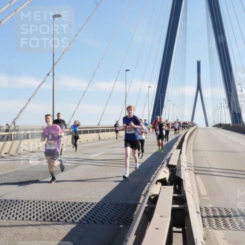 03.10.2025 - Köhlbrandbrückenlauf Matties Gatica Varas http://msf.ph/oto/9021551 03.10.2025 12:26:23 Position 1  meine-sportfotos.de