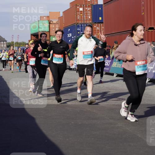 03.10.2025 - Köhlbrandbrückenlauf Michael Burmester http://msf.ph/oto/9021553 03.10.2025 10:22:56 Ziel 1263, 1320, 1484, 1707, 1751, 1777, 2031, 2072, 2087, 2125, 2167, 2188, 2690, 2861, 2862, 2907, 3029, 3109, 3147, 3222, 3291, 3480 meine-sportfotos.de