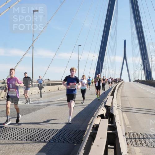 03.10.2025 - Köhlbrandbrückenlauf Matties Gatica Varas http://msf.ph/oto/9021554 03.10.2025 12:26:23 Position 1 4118 meine-sportfotos.de