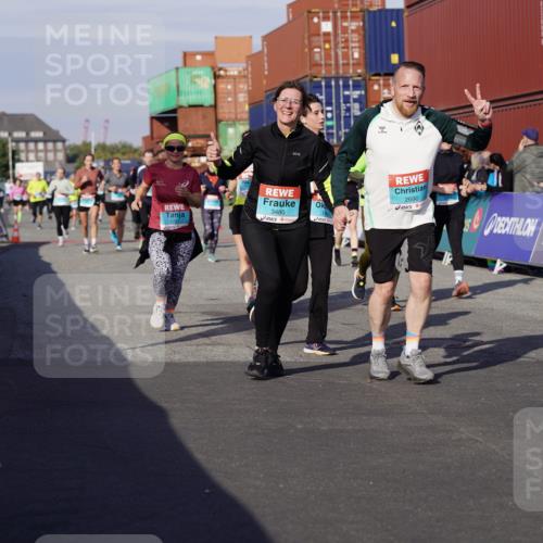 03.10.2025 - Köhlbrandbrückenlauf Michael Burmester http://msf.ph/oto/9021557 03.10.2025 10:22:56 Ziel 1263, 1320, 1484, 1707, 1751, 1777, 2031, 2072, 2087, 2125, 2167, 2188, 2690, 2861, 2862, 2907, 3029, 3109, 3147, 3222, 3291, 3480 meine-sportfotos.de