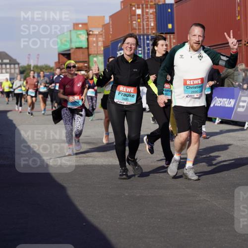 03.10.2025 - Köhlbrandbrückenlauf Michael Burmester http://msf.ph/oto/9021569 03.10.2025 10:22:57 Ziel 1263, 1320, 1484, 1707, 1751, 1777, 1954, 2072, 2087, 2125, 2167, 2188, 2690, 2861, 2862, 2907, 3029, 3109, 3147, 3222, 3291, 3480 meine-sportfotos.de