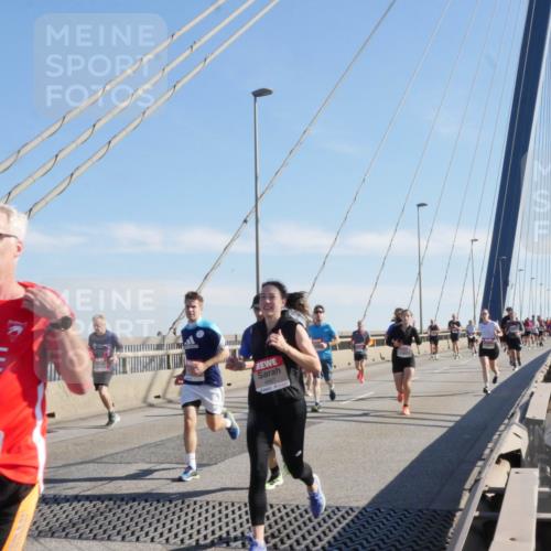 03.10.2025 - Köhlbrandbrückenlauf Matties Gatica Varas http://msf.ph/oto/9021579 03.10.2025 12:26:29 Position 1 4467 meine-sportfotos.de